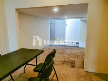 RUMAH MODERN 3 LANTAI, STRATEGIS DI JAGAKARSA, JAKSEL