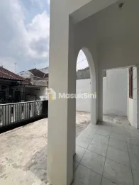 RUMAH MODERN MINIMALIS 2 LANTAI LOKASI KAPIWORO SAWOJAJAR 2 MALANG