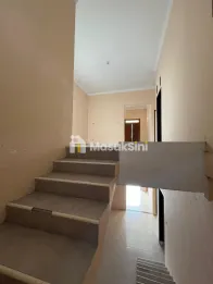 RUMAH MODERN MINIMALIS 2 LANTAI LOKASI KAPIWORO SAWOJAJAR 2 MALANG