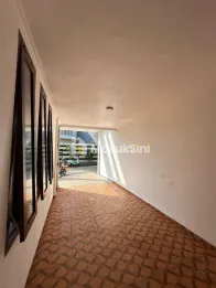 RUMAH MODERN SECOND LOKASI ARAYA - HARGA 1,9M NEGO