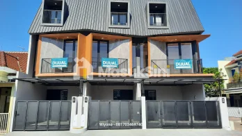 Rumah Purimas Rungkut Surabaya Depan Taman Dengan Private Jacuzzi Area