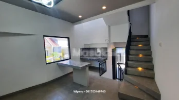 Rumah Purimas Rungkut Surabaya Depan Taman Dengan Private Jacuzzi Area