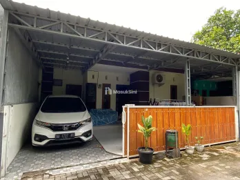 RUMAH SECOND MINIMALIS MODERN DENGAN LINGKUNGAN ASRI DI PRAMBANAN