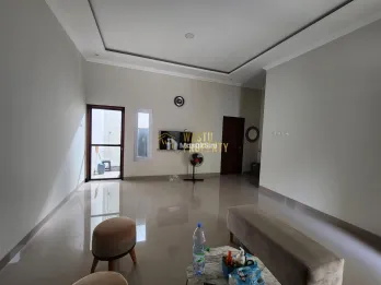 RUMAH SECOND TERAWAT 9 MENIT DARI BUKIT PANDAWA