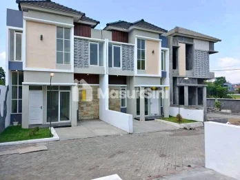 RUMAH SIAP HUNI 2 LANTAI LOKASI KLAYATAN SUKUN KOTA MALANG
