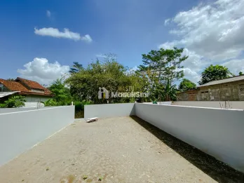 RUMAH SIAP HUNI DENGAN TANAH LUAS, DEKAT RS BHAYANGKARA SLEMAN