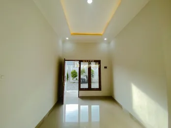 RUMAH SIAP HUNI, DESAIN MODERN, DEKAT DARI JOGJA BAY