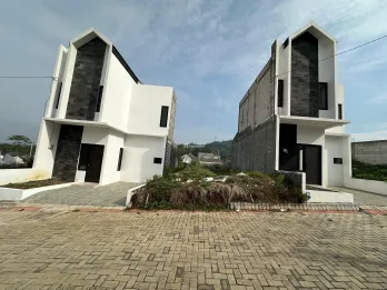 RUMAH VILLA MINIMALIS DEKAT PINTU TOL LAWANG - HARGA 439 JUTA