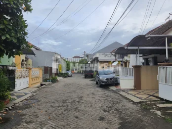 SEWA Rumah Taman Pondok Indah, Wiyung, Surabaya - Hommy & Cosy