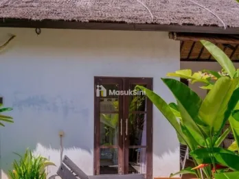 Sewa Tahunan Balinese Style Villa 1 Kamar Dapur Ruang Tamu Terbuka Jalan Pa