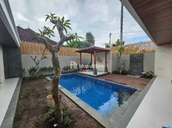 Sewa Villa Baru Nyaman Tenang 2+1 Kamar Taman Uma Buduk Badung