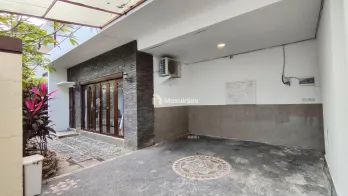 Sewa Villa Hadap Utara 2 Lantai 4 Kamar Canggu Kerobokan