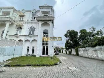 Villa Hook Dijual di Komplek Taman Anggrek Jalan T. Amir Hamzah