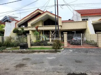 Dijual Rumah 1,5 Lantai di Jalan Dharmahusada Indah Timur, Surabaya