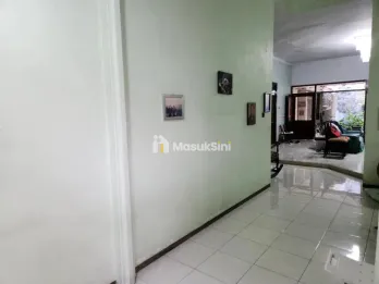 Dijual Rumah 1,5 Lantai di Jalan Dharmahusada Indah Timur, Surabaya