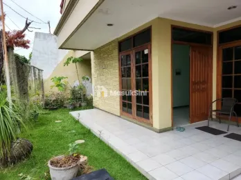 Dijual Rumah 1,5 Lantai di Jalan Dharmahusada Indah Timur, Surabaya