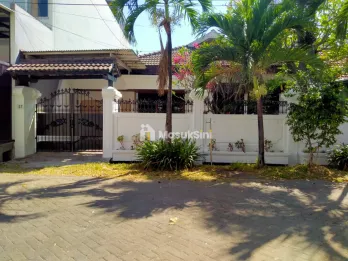 Dijual Rumah 1,5 Lantai di Jalan Kutisari, Surabaya