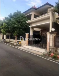 Dijual Rumah 2 Lantai di Jalan Bantaran Barat,