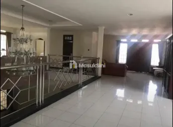 Dijual Rumah 2 Lantai di Jalan Bantaran Barat, Kota Malang