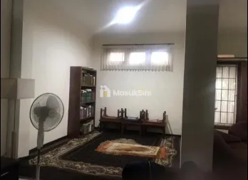 Dijual Rumah 2 Lantai di Jalan Bantaran Barat, Kota Malang
