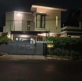 Dijual Rumah 2 Lantai di Jalan Ciateul Tengah,