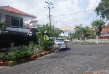 Dijual Rumah 2 Lantai di Jalan Tulungagung, Surabaya