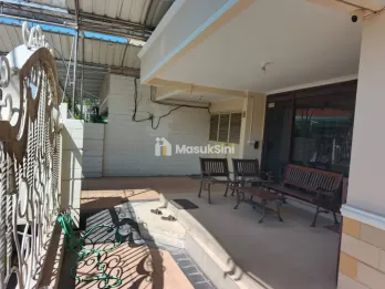 Dijual Rumah 2 Lantai di Manyar Rejo, Surabaya
