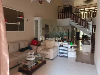 Dijual Rumah 2 Lantai di Manyar Rejo, Surabaya