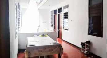 Dijual Rumah 2 Lantai Strategis di Siwalankerto, Surabaya