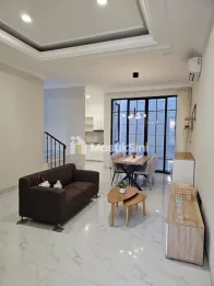 Dijual Rumah 2 Lt, Semi furnish, Unit Baru, Bagus, Kelapa Gading