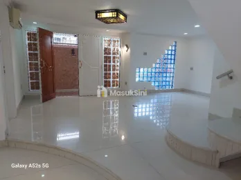Dijual Rumah 2,5 Lantai di Jalan Tanjung Duren, Jakarta Barat