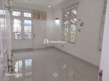 Dijual Rumah 2,5 Lantai di Jalan Tanjung Duren, Jakarta Barat