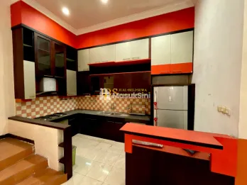 Dijual Rumah 2,5 Tingkat di Komplek Cemara Asri Medan Jalan Kiwi