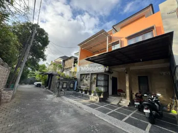 Dijual Rumah 3 Lantai di Taman Mumbul, Bali