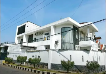 Dijual Rumah Hook di Dharmahusada Indah Utara, Surabaya