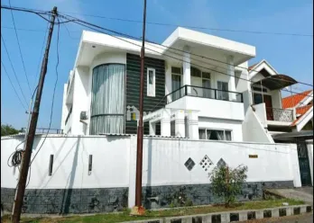 Dijual Rumah Hook di Dharmahusada Indah Utara, Surabaya