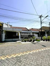 Dijual Rumah Lama Bagus Strategis di Jalan Baratajaya Surabaya