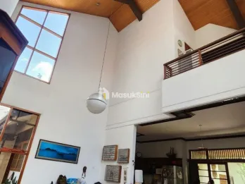 Dijual Rumah Luas di Jalan Kendangsari, Surabaya