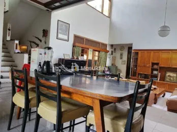 Dijual Rumah Luas di Jalan Kendangsari, Surabaya