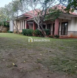 Dijual Rumah Luas di Jalan Wates, Tangerang