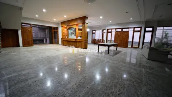 Dijual Rumah Luas di Taman Hunian Satelit, Surabaya Barat
