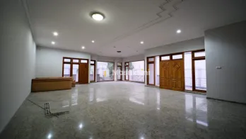 Dijual Rumah Luas di Taman Hunian Satelit, Surabaya Barat