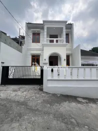 DIJUAL RUMAH MODERN MINIMALIS 2 LANTAI LOKASI KAPIWORO SAWOJAJAR 2 MALANG