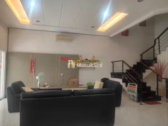 Dijual Villa 2 Tingkat di Komplek Cemara Asri