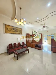 Dijual Villa 2,5 Tingkat di Komplek Glugur Indah