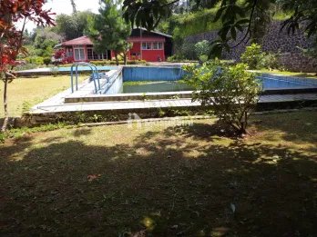 Dijual Villa Sangat Luas di Megamendung, Kabupaten Bogor