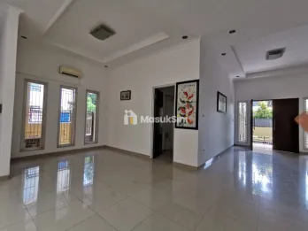 Disewa rumah posisi hook di Sunter Mas Jakarta Utara