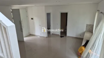 Disewakan rumah murah 2lantai di Cluster Yarra Jakarta Garden City