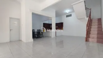 DISEWKAN RUMAH HOOK 2 LANTAI SIAP HUNI JALAN UTAMA INDRAPASTA