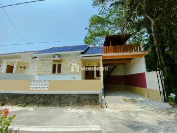 HOME STAY PRODUKTIF, LOKASI SELOMARTANI,  DIJUAL CEPAT
